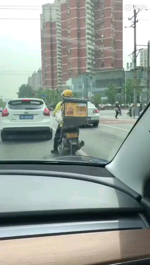 国产警车试驾视频,性能卓越，守护平安新篇章